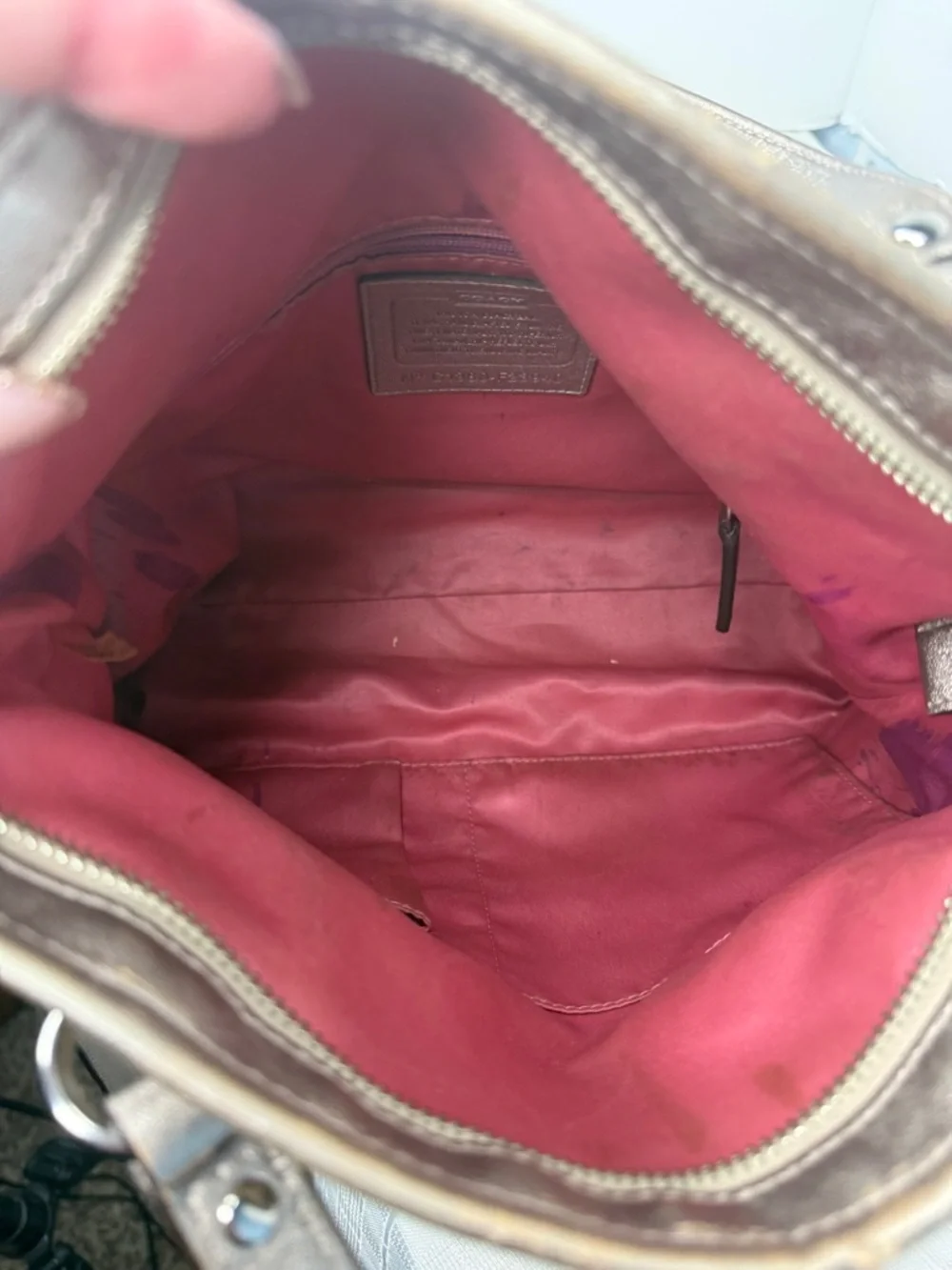 Coach Daisy Outline Signature Metallic Mia Tote handbag, model F23940. - Picture 8 of 10